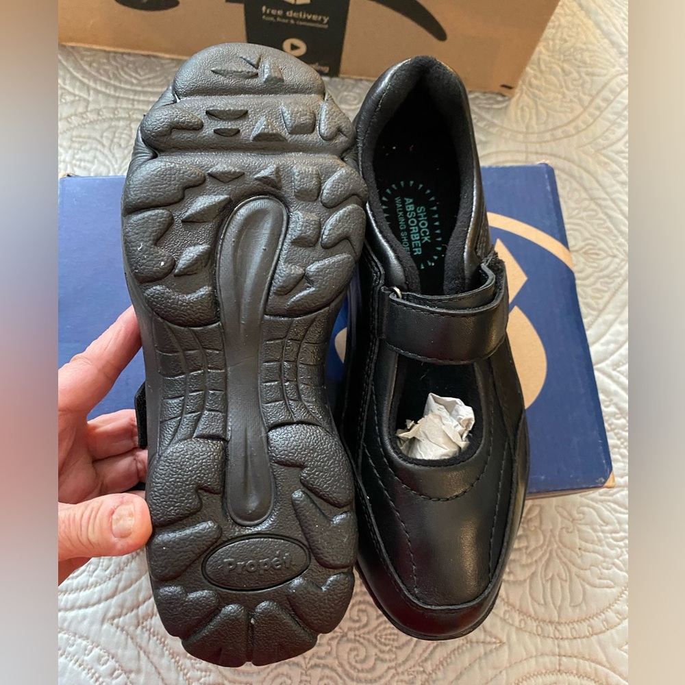 NWT Propet Black Mary Jane Shoes with Strap ( washable) 6W(D) ladies